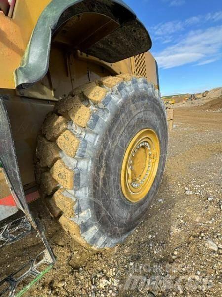 CAT 980M Фронтальні навантажувачі