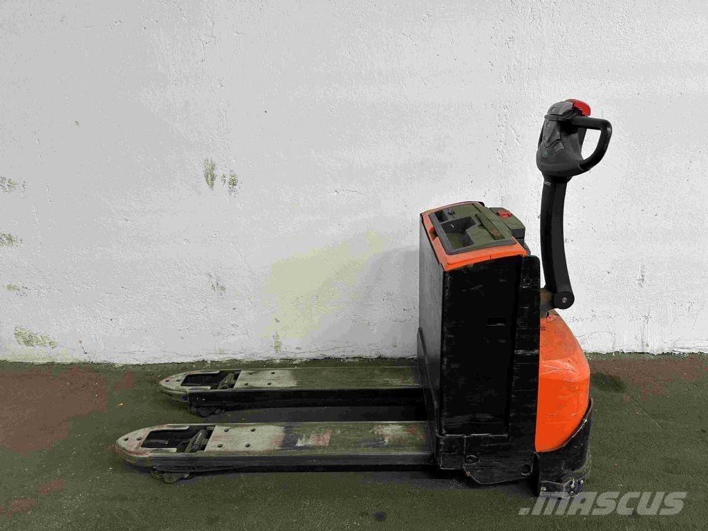 BT LWE 200 Штабелери
