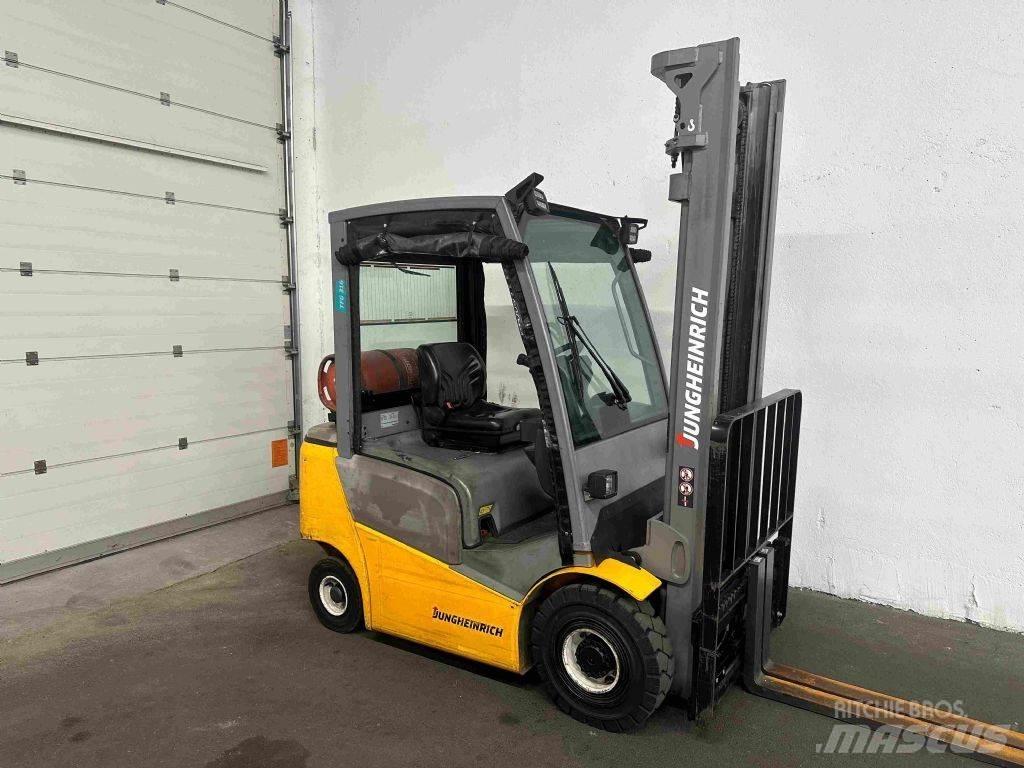 Jungheinrich TFG 316 Газові навантажувачі
