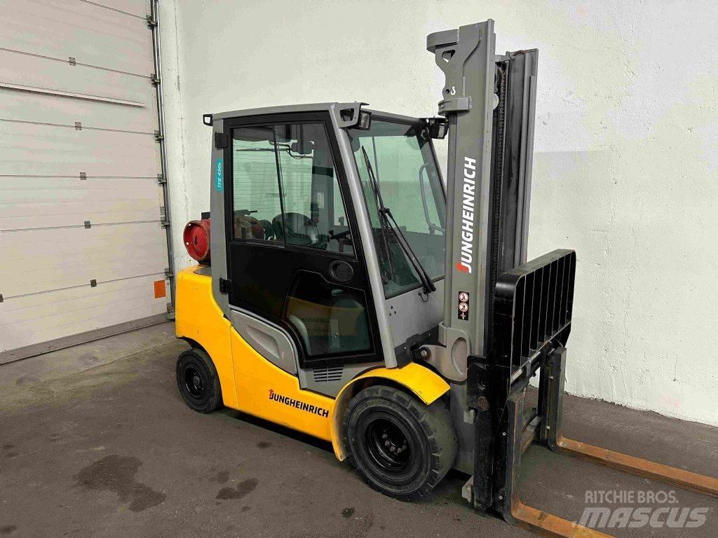 Jungheinrich TFG 430s Газові навантажувачі