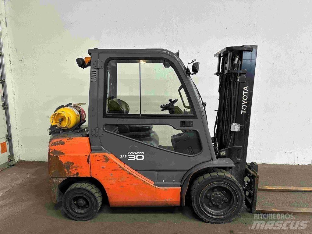Toyota 02-8FGF30 Газові навантажувачі