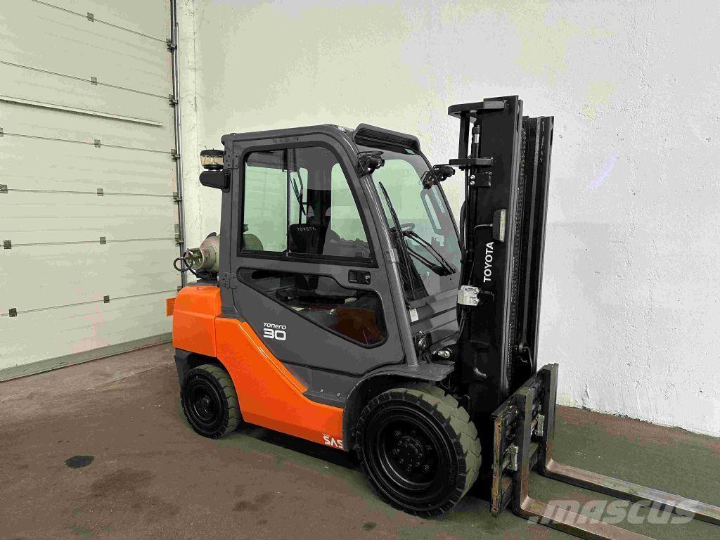 Toyota 02-8FGF30 Газові навантажувачі