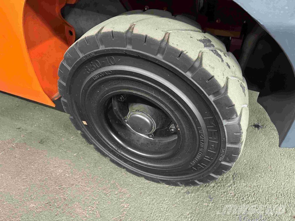 Toyota 02-8FGF30 Газові навантажувачі