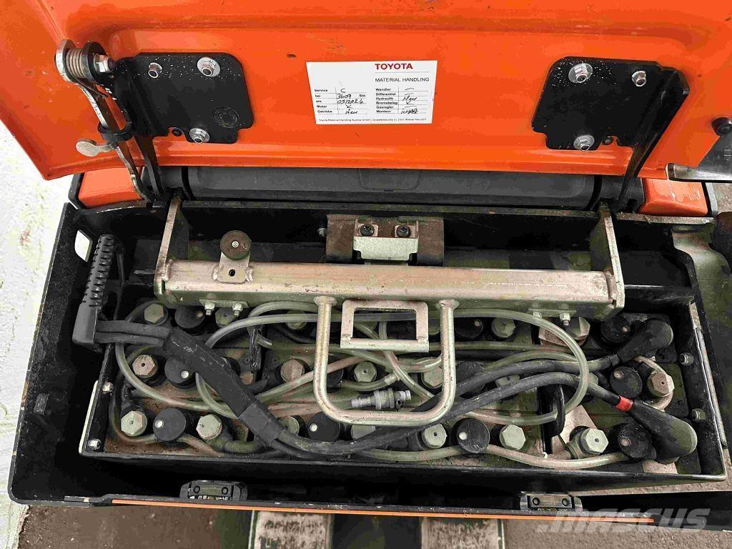Toyota LPE 200 Штабелери