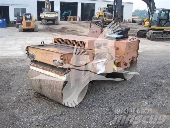 CASE W252 Грунтові котки