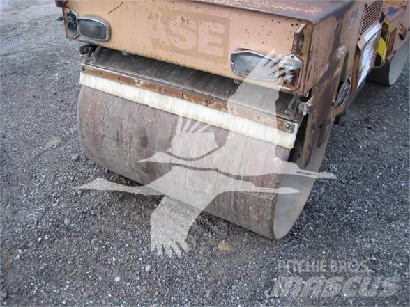 CASE W252 Грунтові котки