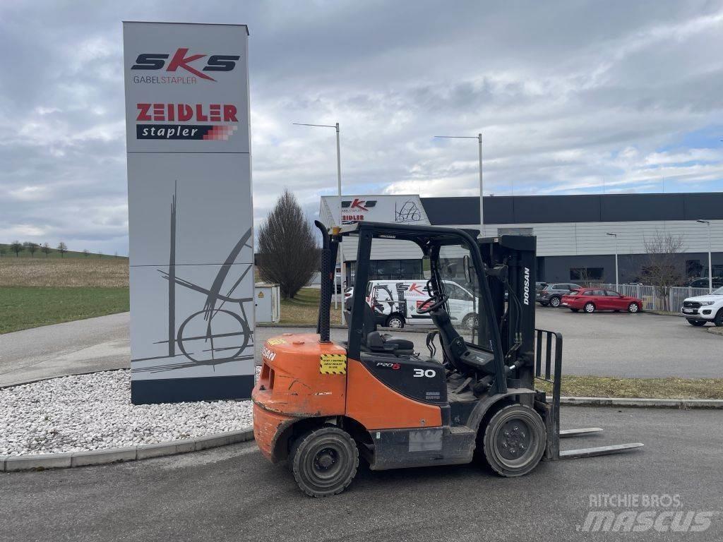 Doosan D30S-5 Дизельні навантажувачі
