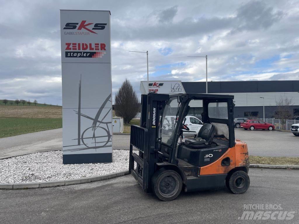 Doosan D30S-5 Дизельні навантажувачі