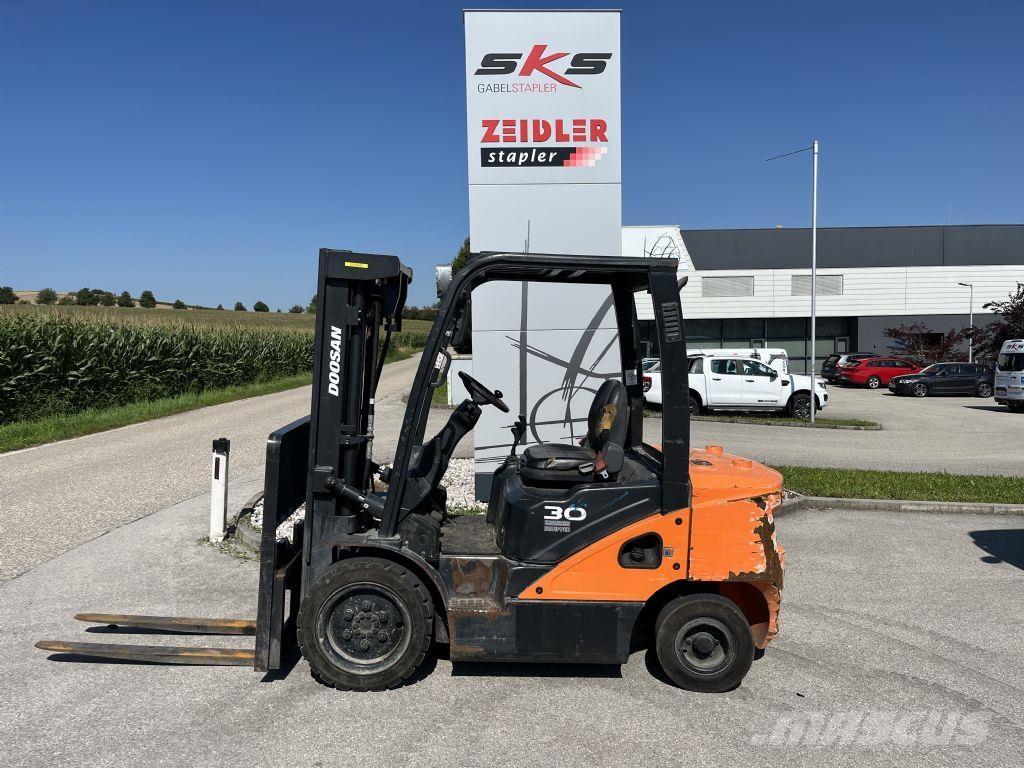 Doosan D30S-7 Дизельні навантажувачі