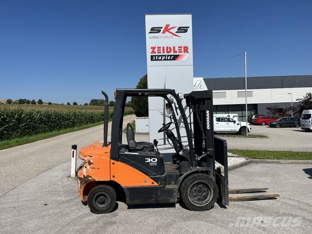 Doosan D30S-7 Дизельні навантажувачі