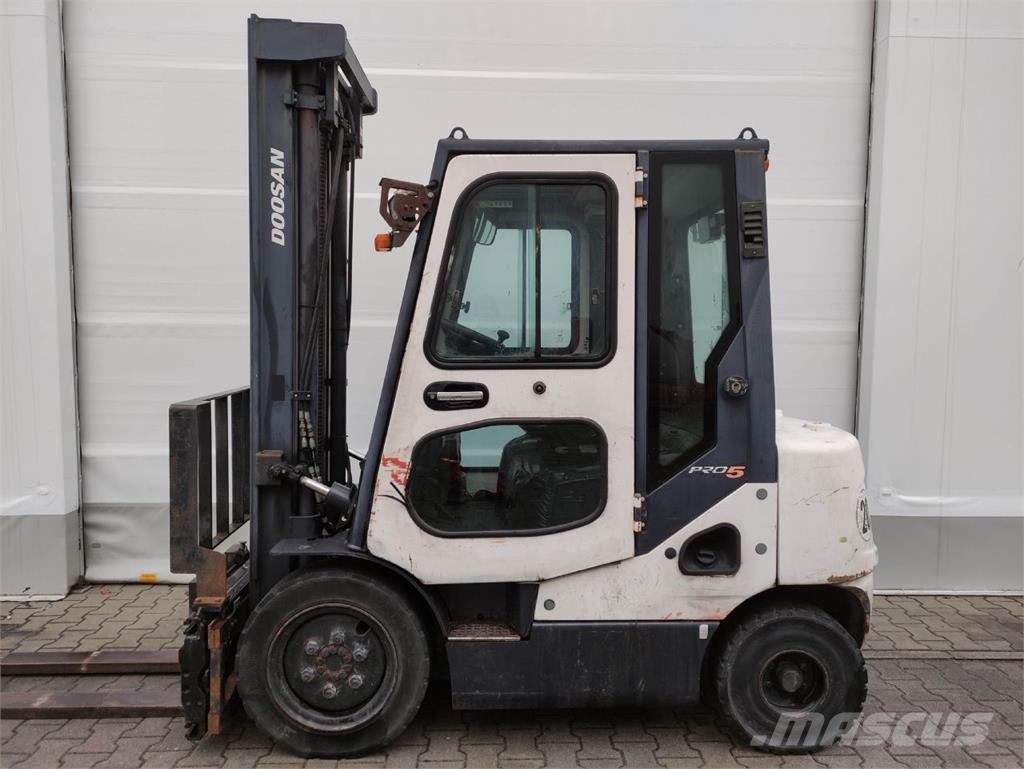 Doosan D25S-5 Дизельні навантажувачі