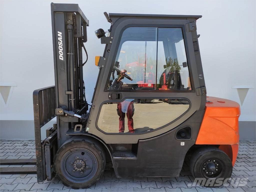 Doosan D30 GP Дизельні навантажувачі