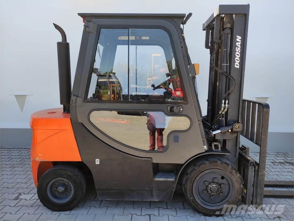 Doosan D30 GP Дизельні навантажувачі