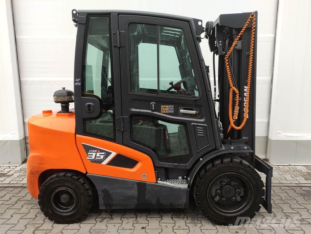 Doosan D35C-9 Дизельні навантажувачі