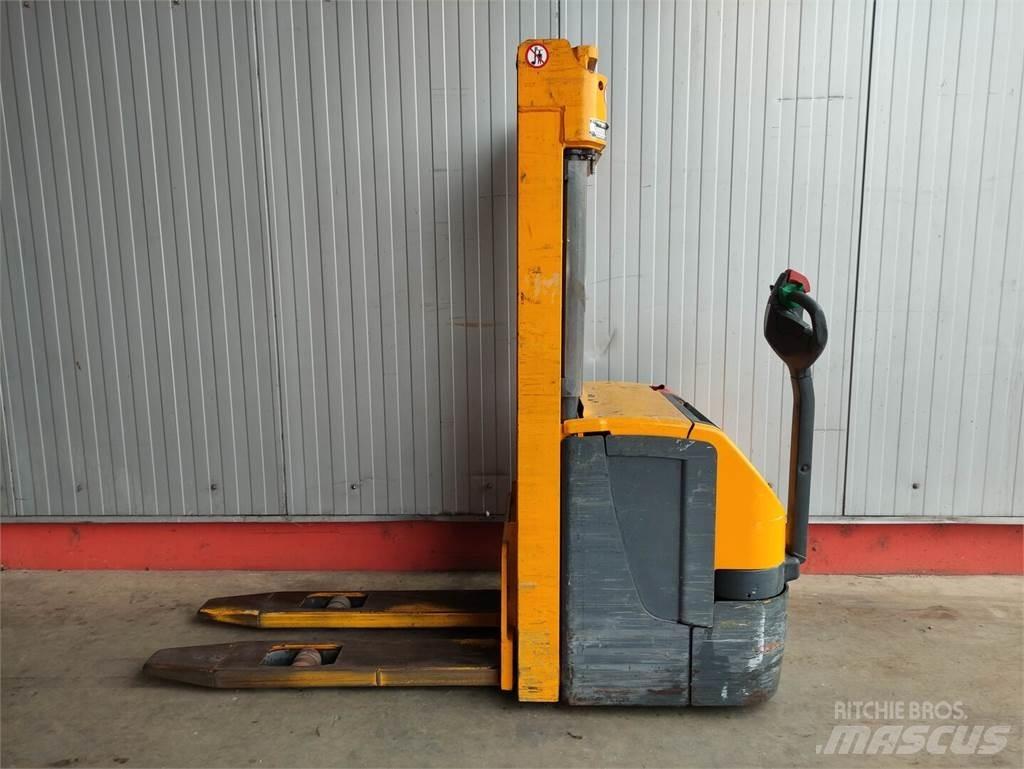 Jungheinrich EJC216 Ручний візок