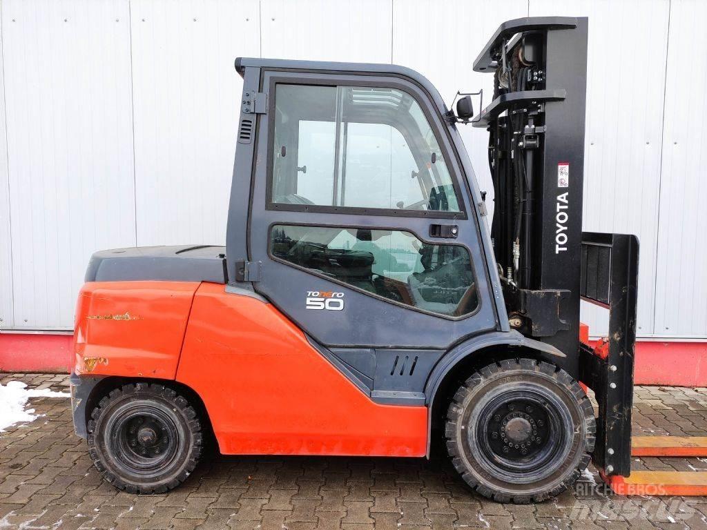 Toyota 40-8FD50N Дизельні навантажувачі