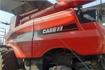 CASE 7230 2WD Combine