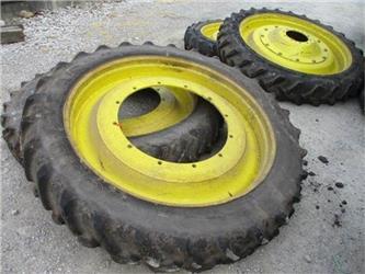 Goodyear 320/90R54