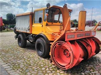 Mercedes-Benz Unimog 406