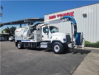 Freightliner 114SD