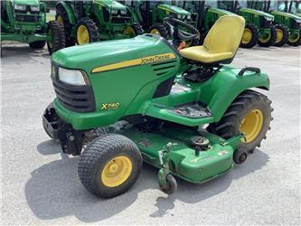 John Deere X740