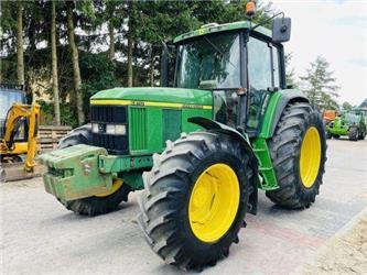 John Deere 6810