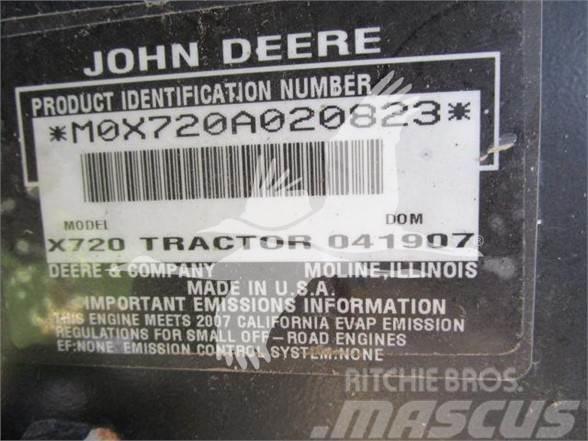 John Deere X720 Самохідні газонокосарки