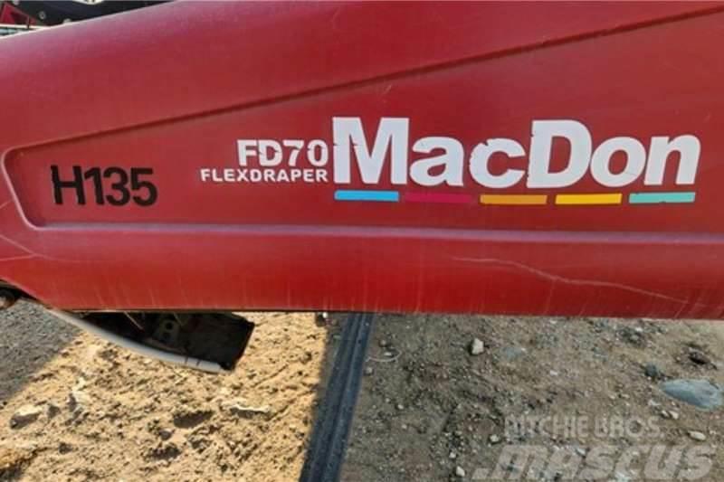 MacDon FD135 Draper Вантажівки / спеціальні