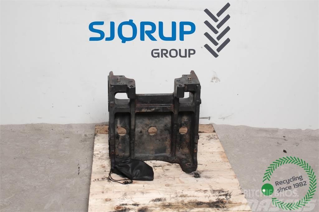 Valtra T 140 Front axle support Шасі