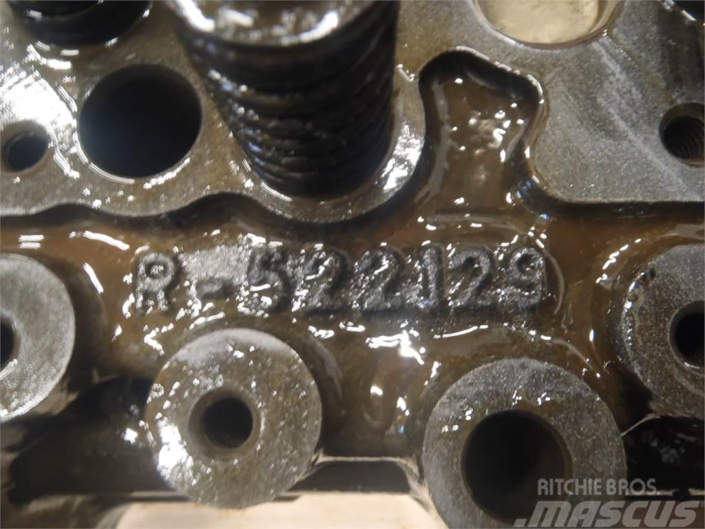 John Deere 4720 Cylinder Head Двигуни