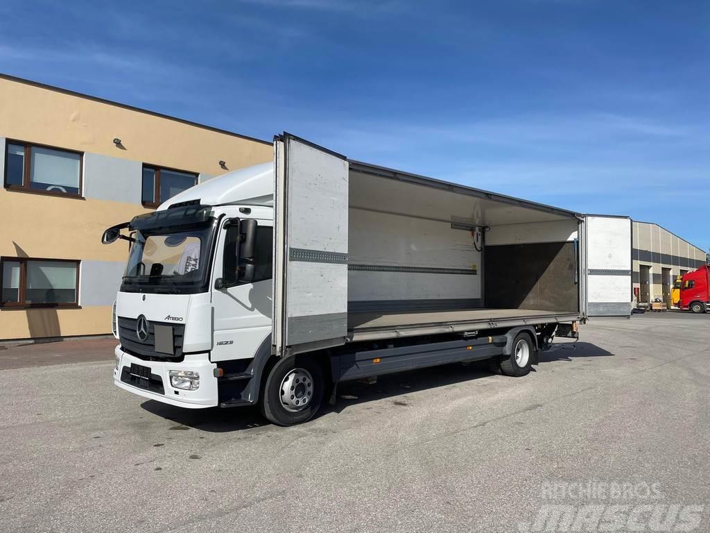 Mercedes-Benz Atego1523 4x2 + SIDE OPEN Фургони