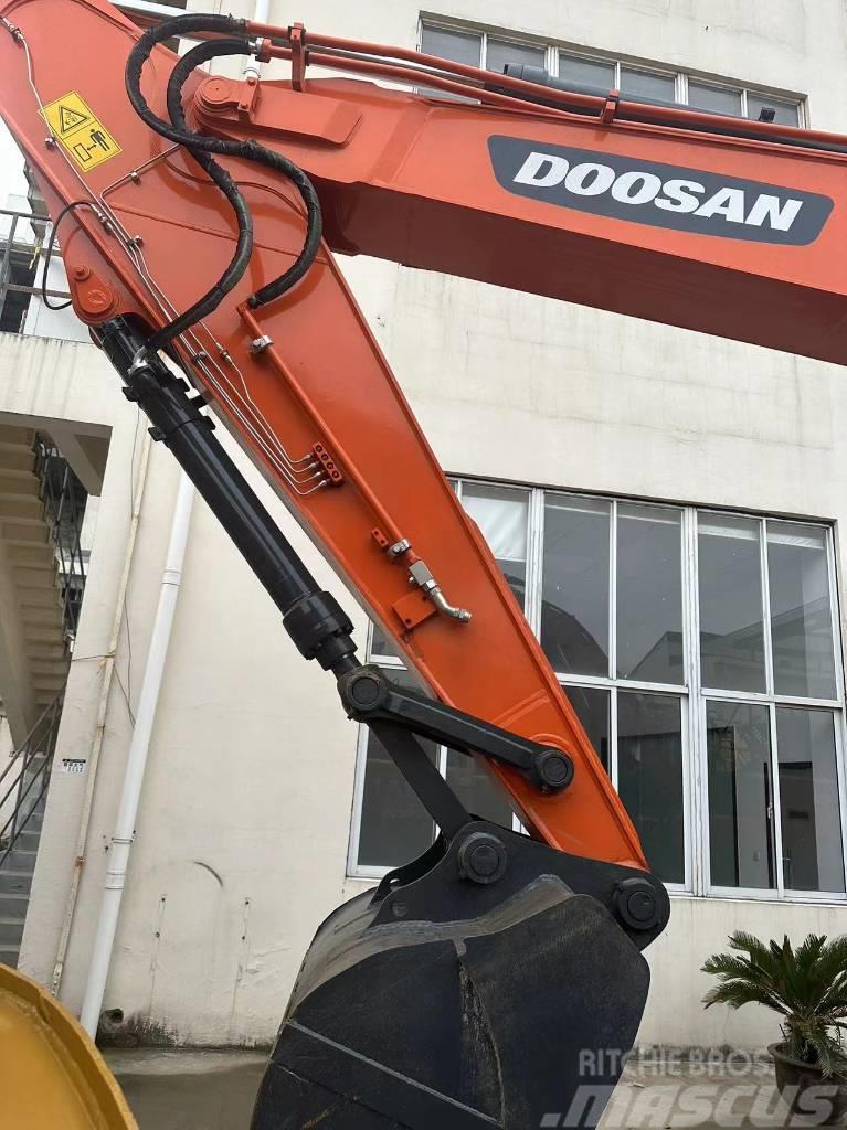 Doosan 300LC-9 Гусеничні екскаватори