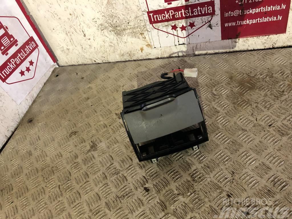 Mercedes-Benz Sprinter 313 2.2CDI Cup holder front Cabins and interior