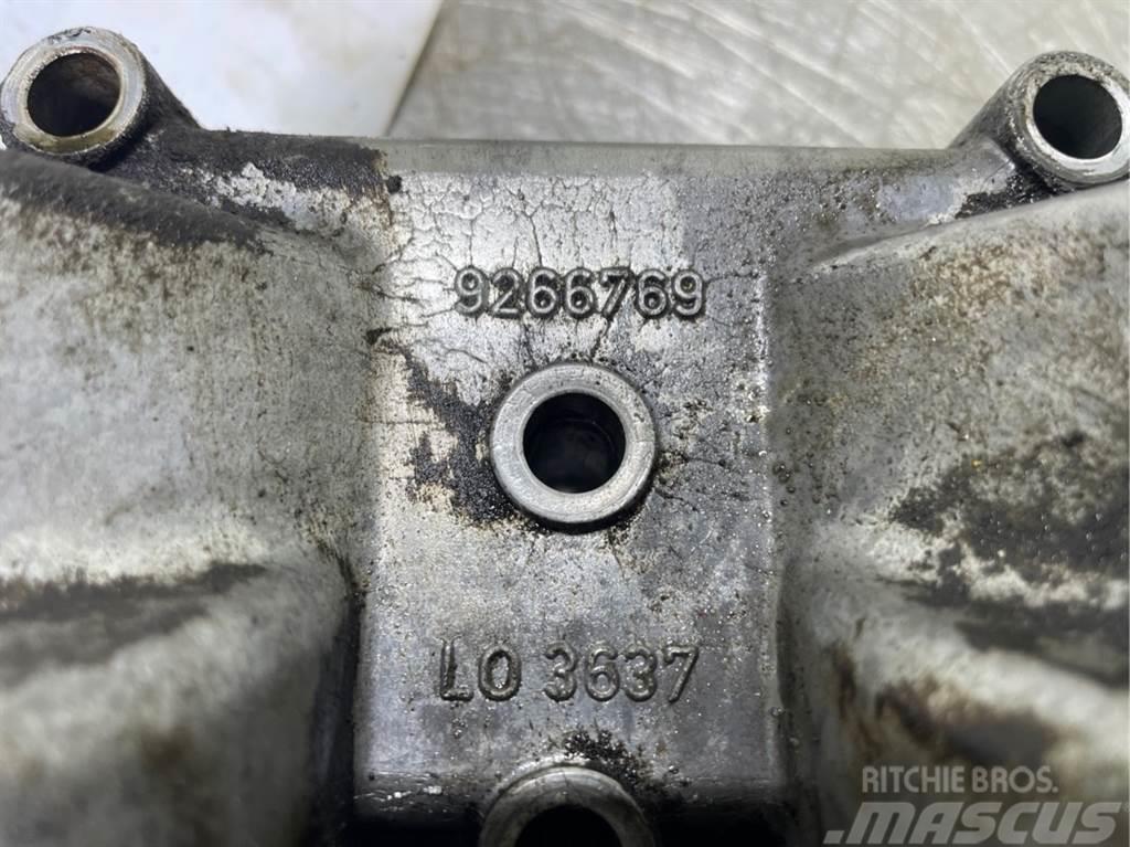 Liebherr L544-9266769-Oil filter bracket/Oelfilterkonsole Двигуни