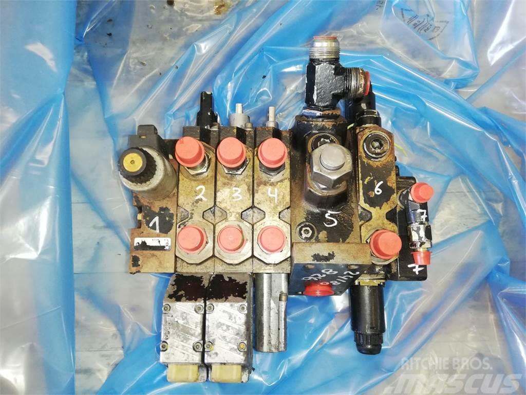 Massey Ferguson 8240 Remote control valve Гідравліка