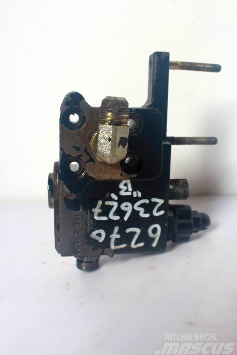 Massey Ferguson 6270 Remote control valve Гідравліка
