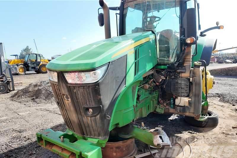 John Deere JD 7210R Tractor Now stripping for spares. Трактори