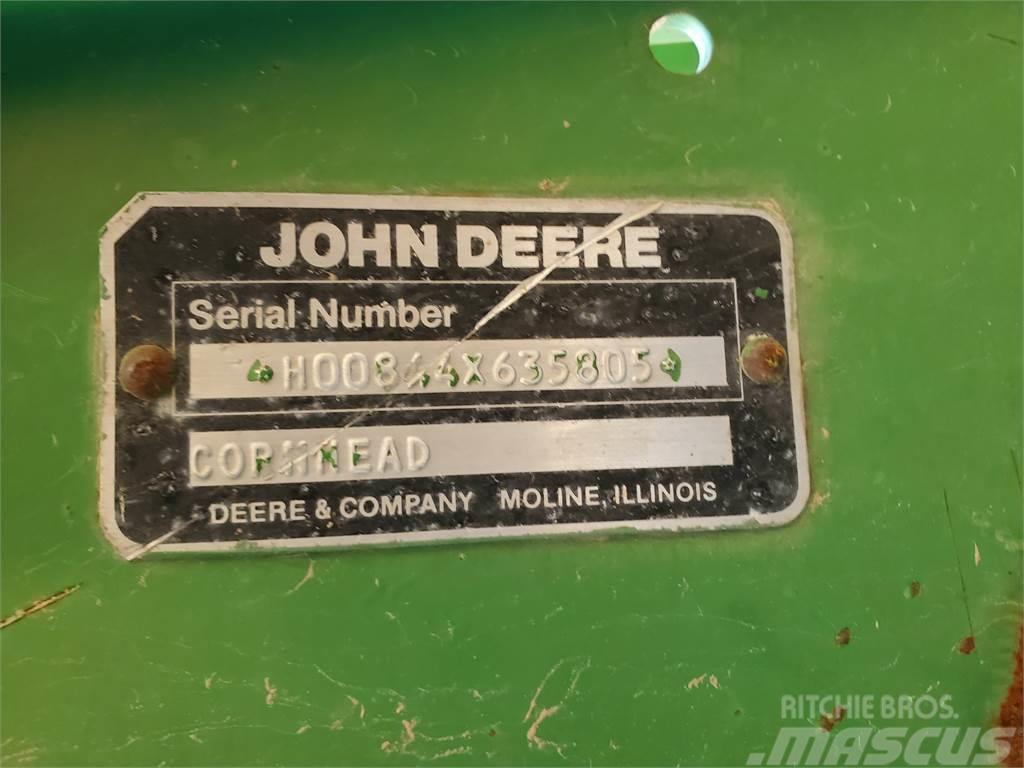 John Deere 844 Зернозбиральні комбайни