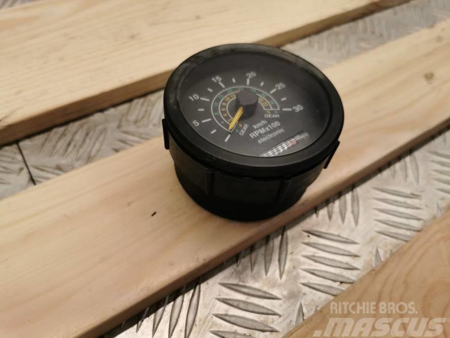 New Holland LM 435A tachometer Електроніка