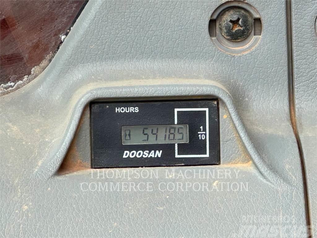 Doosan DX300LC-5 Гусеничні екскаватори