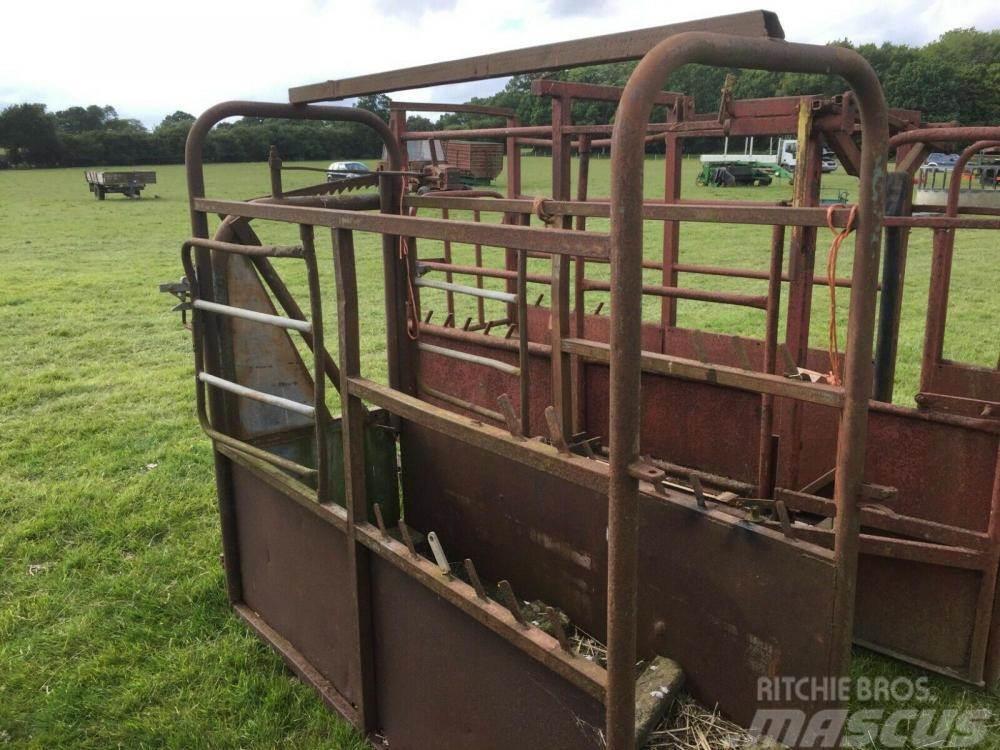  Cattle Crush £250 plus vat £300 Іншi