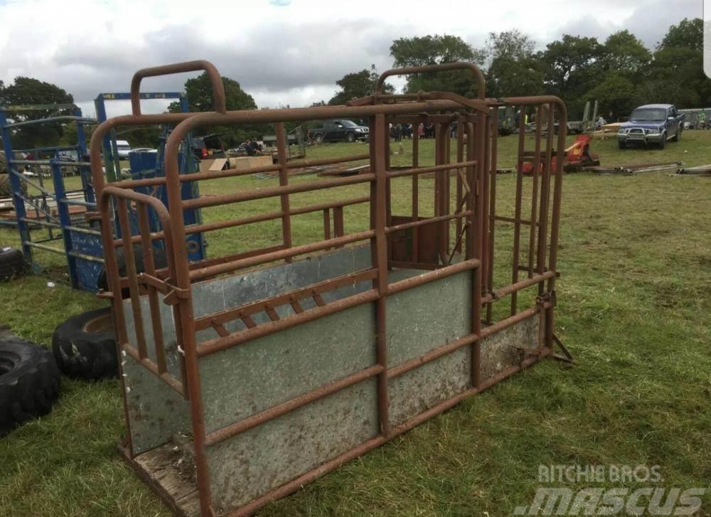  Cattle Crush £380 plus vat £456 Іншi