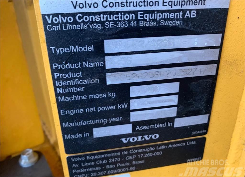 Volvo A25G Зчленовані самоскиди