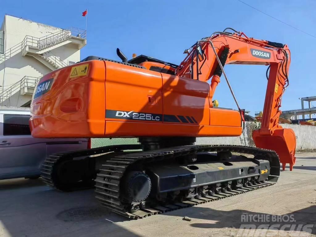 Doosan DX 225 LC Wheeled excavators