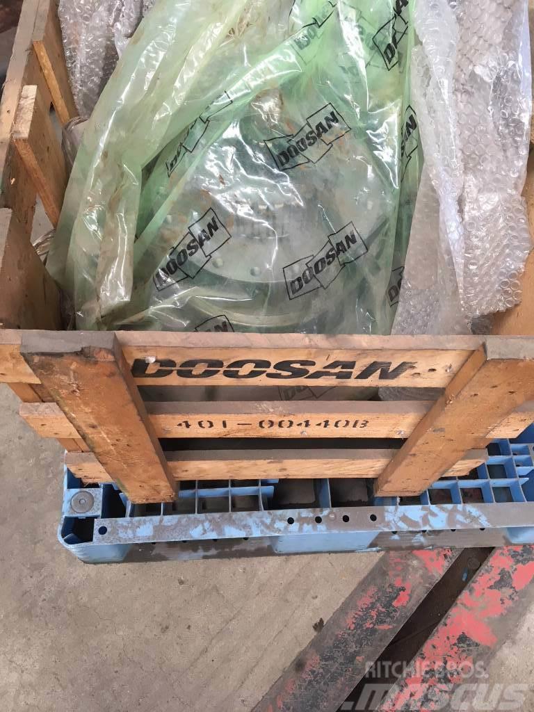 Doosan DX 300 Гусеничні екскаватори