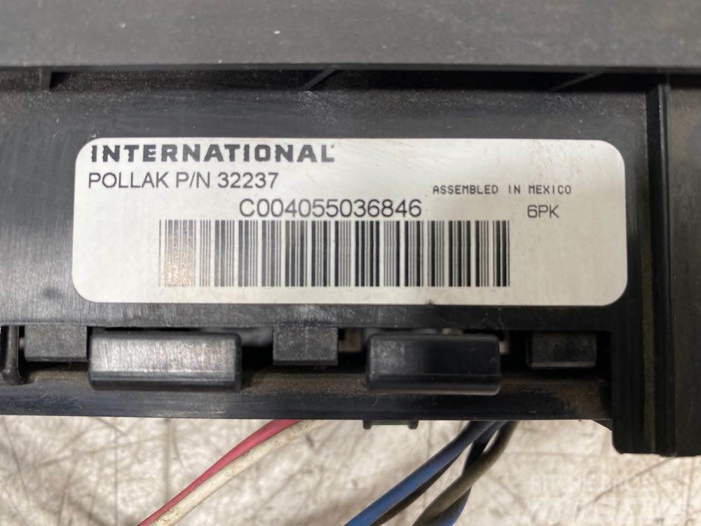 International 8600 Електроніка