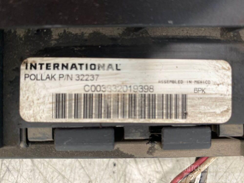 International 8600 Електроніка