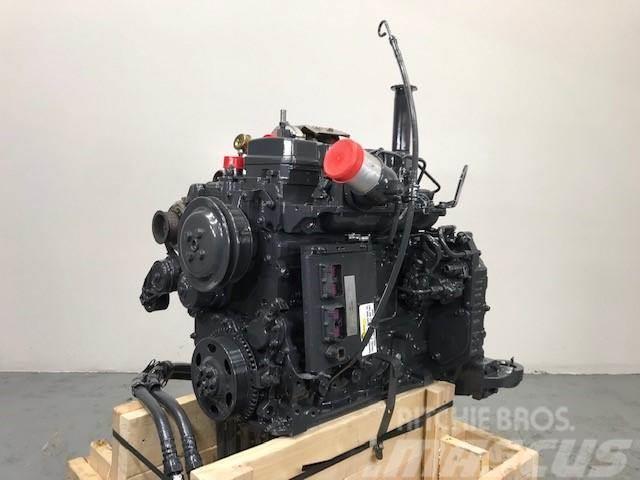 Komatsu SAA4D107E-1 Двигуни