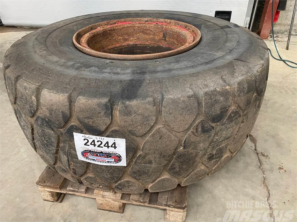  23.5xR25 Bridgestone dæk på fælg Шини