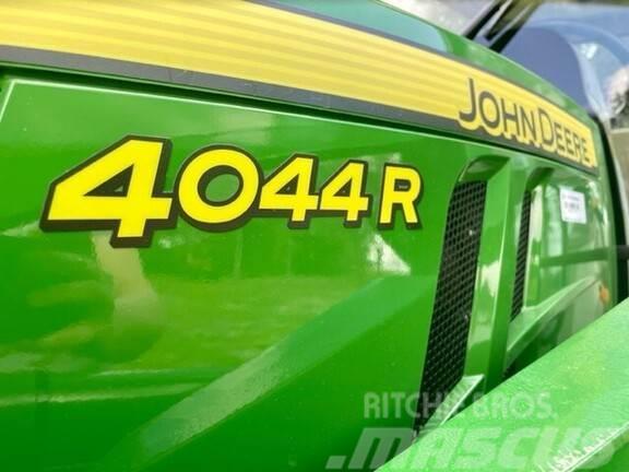 John Deere 4044R Трактори